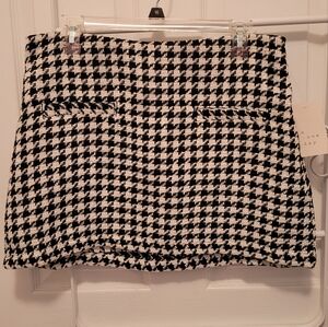 Stylish Black and White Houndstooth Skirt